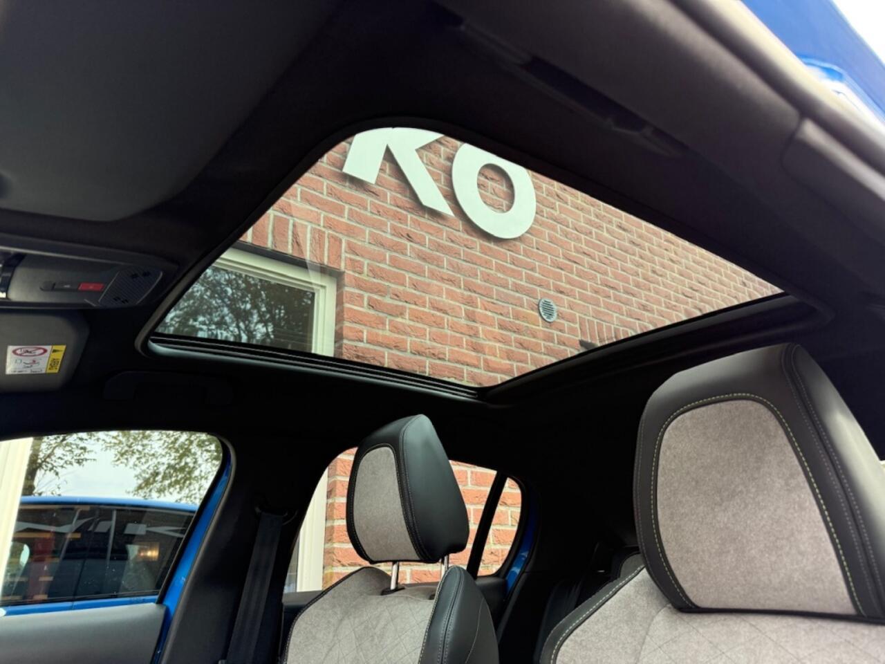 Peugeot e-208 EV GT Pr. 50 kWh PANODAK / STOELVERW. / CAMERA / CARPLAY / ANDRO