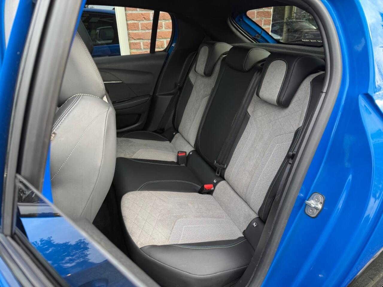 Peugeot e-208 EV GT Pr. 50 kWh PANODAK / STOELVERW. / CAMERA / CARPLAY / ANDRO