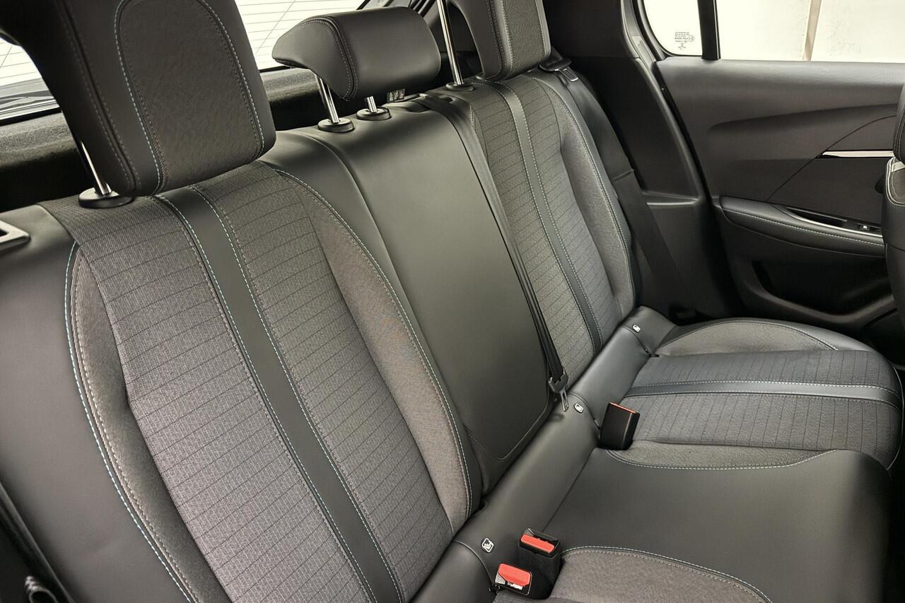 Peugeot e-208 EV Allure 50 kWh 1-Fase | Camera | Apple Carplay/Android Auto | 16'' LM Velgen | Parkeersensoren achter | Climate Control | 3D-Cockpit