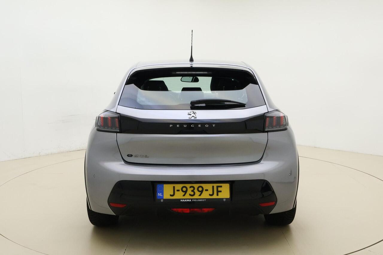Peugeot e-208 EV Allure 50 kWh 1-Fase | Camera | Apple Carplay/Android Auto | 16'' LM Velgen | Parkeersensoren achter | Climate Control | 3D-Cockpit