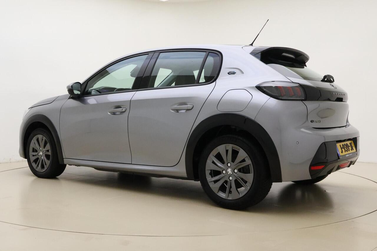 Peugeot e-208 EV Allure 50 kWh 1-Fase | Camera | Apple Carplay/Android Auto | 16'' LM Velgen | Parkeersensoren achter | Climate Control | 3D-Cockpit
