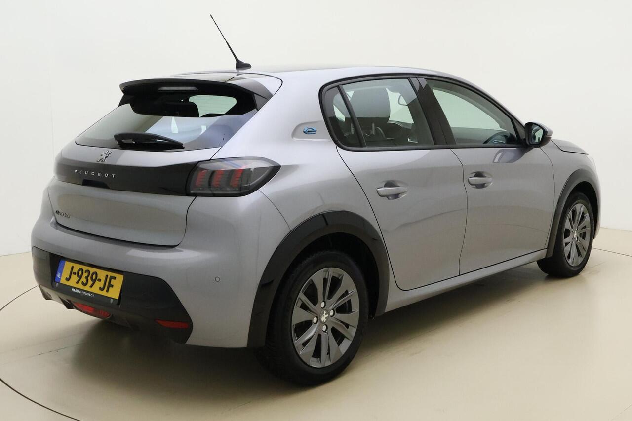 Peugeot e-208 EV Allure 50 kWh 1-Fase | Camera | Apple Carplay/Android Auto | 16'' LM Velgen | Parkeersensoren achter | Climate Control | 3D-Cockpit