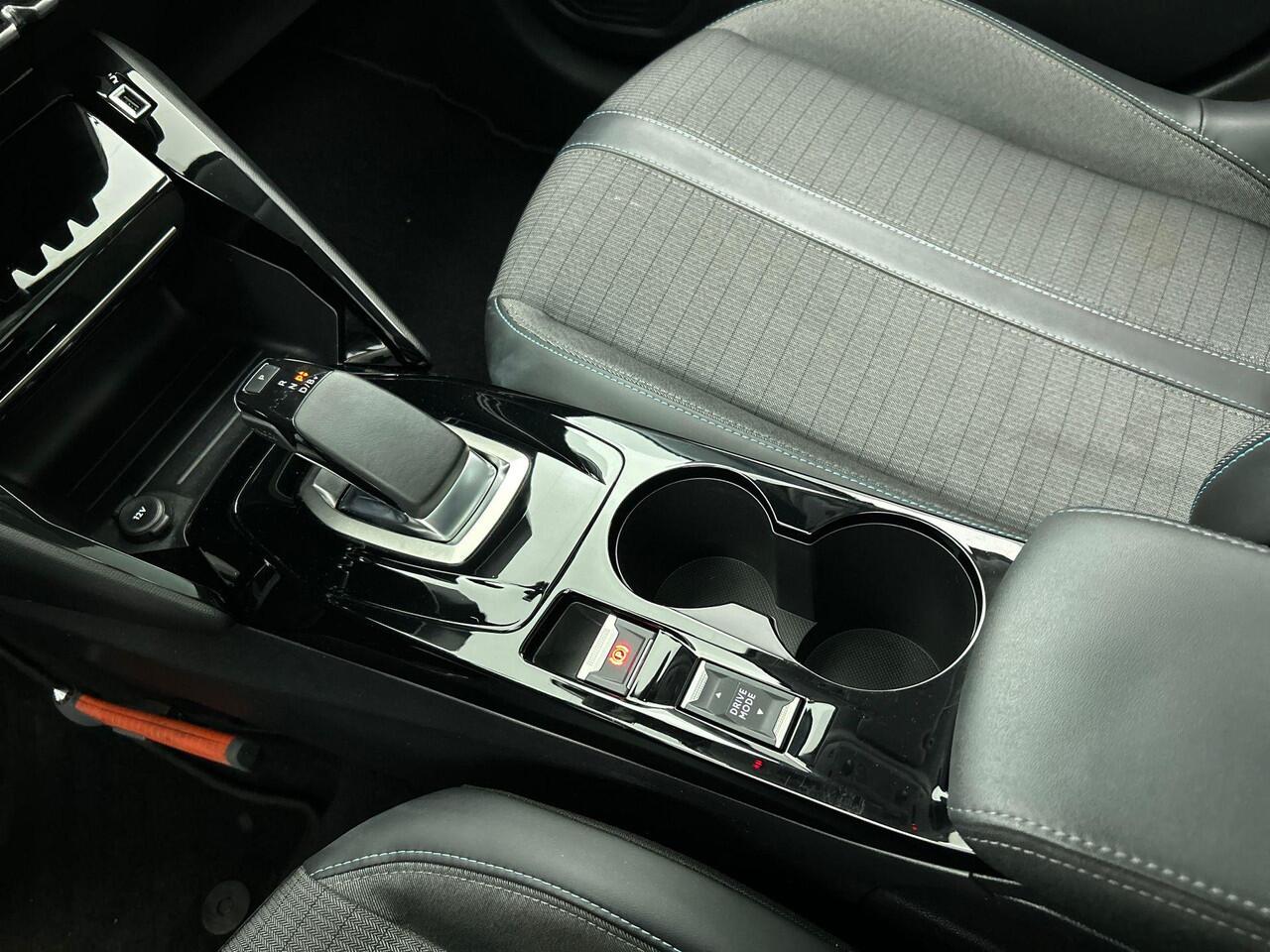 Peugeot e-208 EV Allure 50 kWh Panoramadak Airco ECC Adaptive Cruise Control Full LED Carplay Navi Parkeersensoren + Camera Achter DAB+