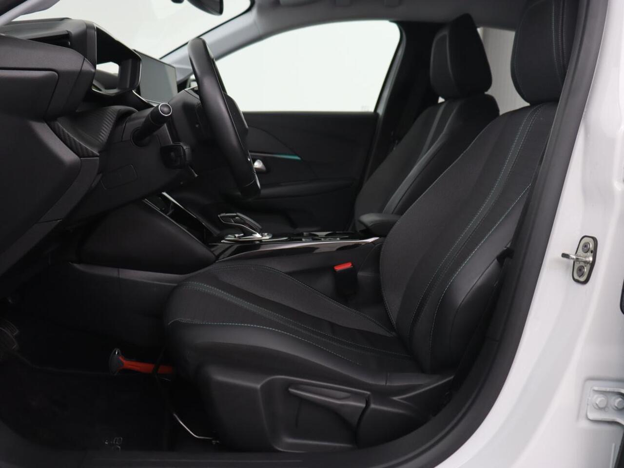 Peugeot e-208 EV Allure 50 kWh | Camera | Carplay | Half leder | Keyless | Navigatie | Full LED | Parkeerhulp | DAB | Getint glas | Climate control | Cruise control