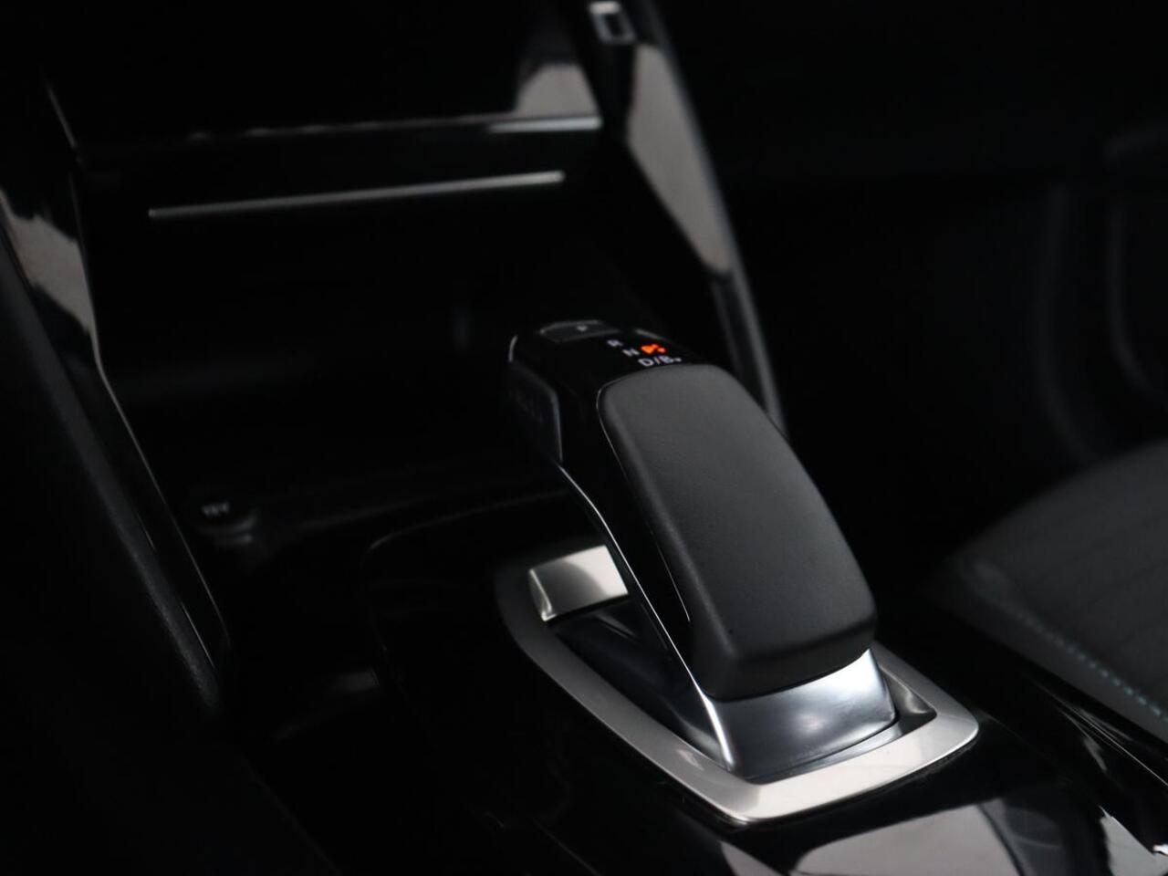 Peugeot e-208 EV Allure 50 kWh | Camera | Carplay | Half leder | Keyless | Navigatie | Full LED | Parkeerhulp | DAB | Getint glas | Climate control | Cruise control