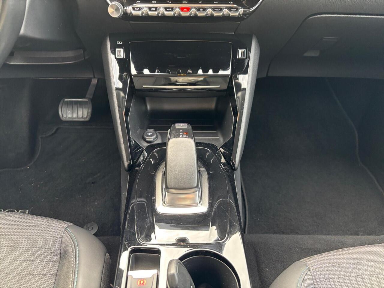 Peugeot e-208 EV Allure Première 1 fase 50 kWh | STOEL VERWARMING | CAMERA | LMV | 1 JAAR GARANTIE