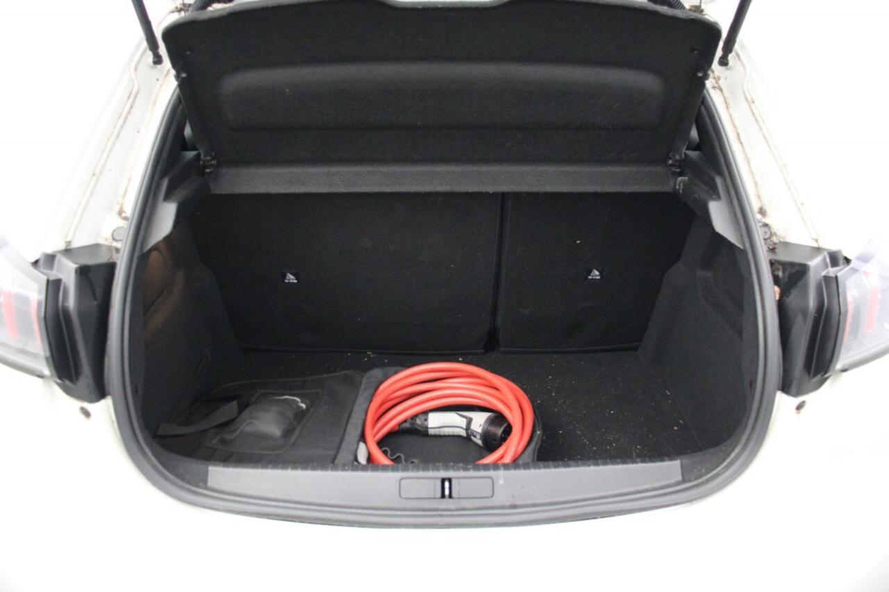 Peugeot e-208 Allure 50 kWh - Digital Cockpit, Carplay, Half Leer, Camera, SOH 90,7%