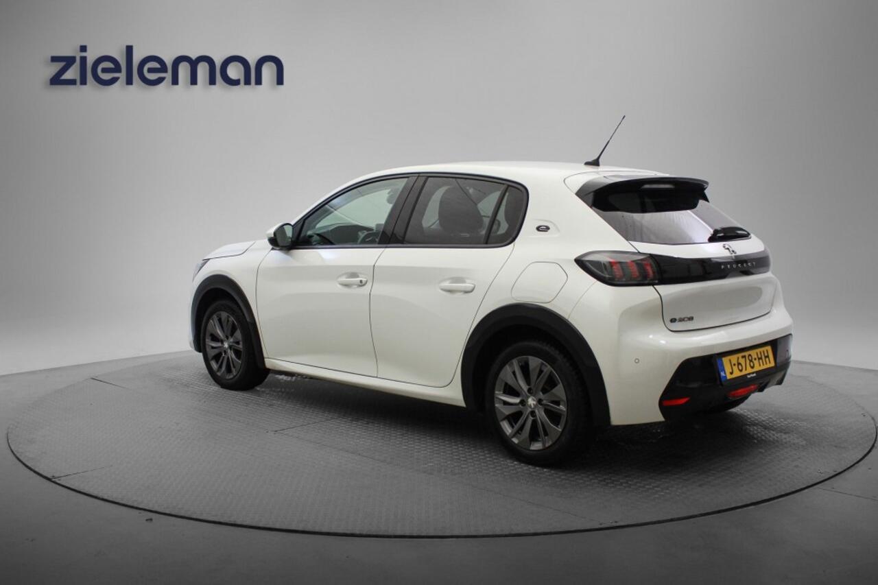 Peugeot e-208 Allure 50 kWh - Digital Cockpit, Carplay, Half Leer, Camera, SOH 90,7%