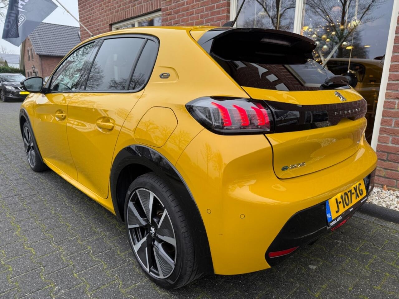 Peugeot e-208 EV GT 350 50 kWh STOELVERW. / ADDAPT.CRUISE / CAMERA / CARPLAY /