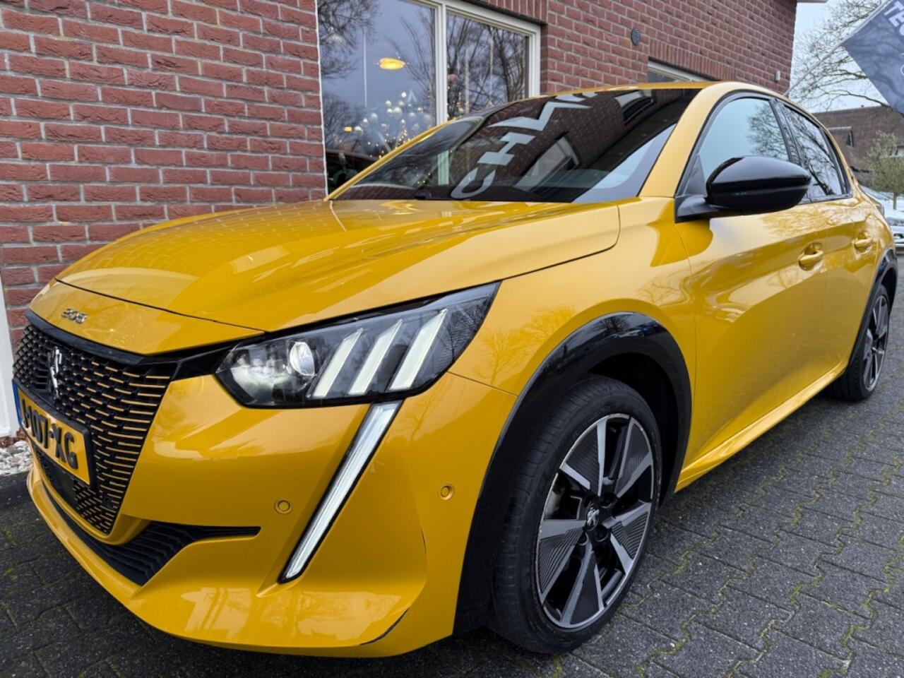 Peugeot e-208 EV GT 350 50 kWh STOELVERW. / ADDAPT.CRUISE / CAMERA / CARPLAY /