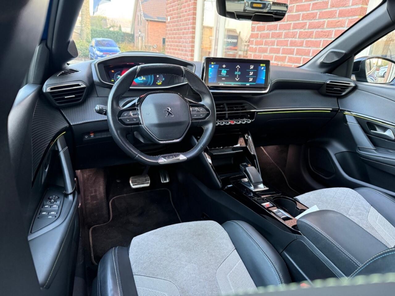 Peugeot e-208 EV GT 350 50 kWh STOELVERW. / CRUISE / CAMERA / CARPLAY / DAB+ /