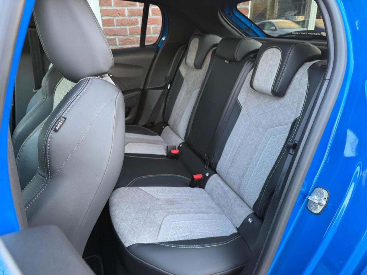 Peugeot e-208 EV GT 350 50 kWh STOELVERW. / CRUISE / CAMERA / CARPLAY / DAB+ /