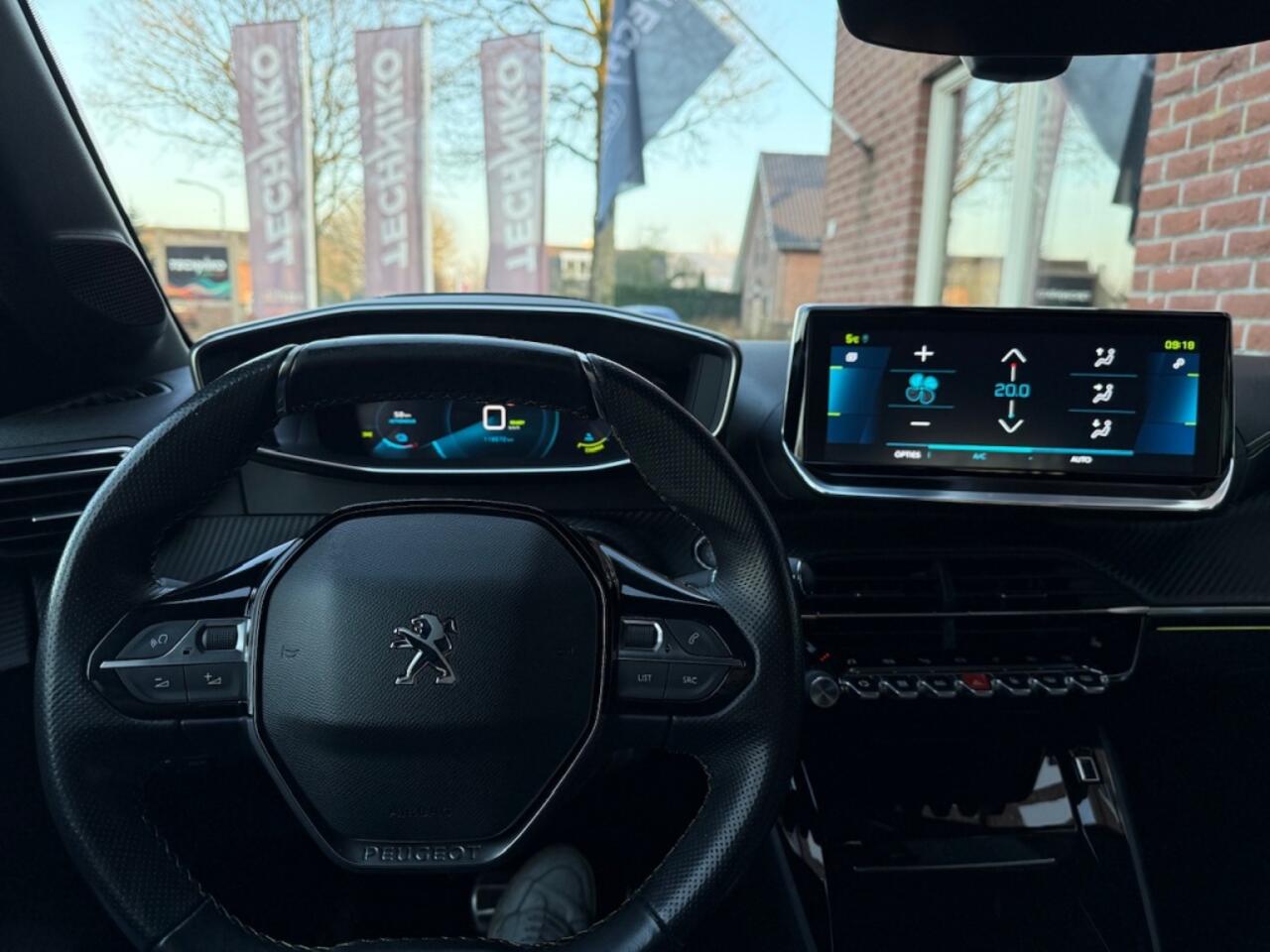 Peugeot e-208 EV GT 350 50 kWh STOELVERW. / CRUISE / CAMERA / CARPLAY / DAB+ /