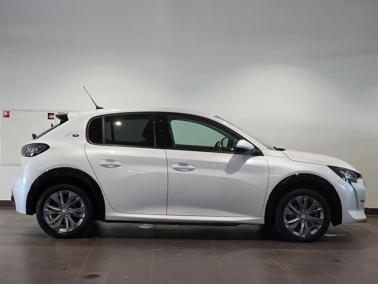 Peugeot e-208 Allure Pack EV 3-FASEN 50kWh 136pk | 3D i-COCKPIT®| PARELMOER! | ADAPTIVE CRUISE | KEYLESS | STOELVERW. | LED | ISOFIX | NAVI | 180° CAMERA |