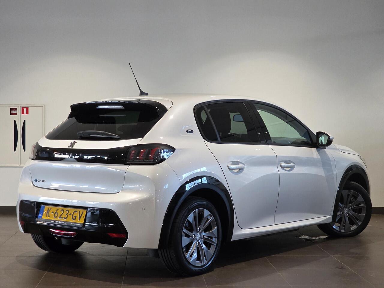 Peugeot e-208 Allure Pack EV 3-FASEN 50kWh 136pk | 3D i-COCKPIT®| PARELMOER! | ADAPTIVE CRUISE | KEYLESS | STOELVERW. | LED | ISOFIX | NAVI | 180° CAMERA |