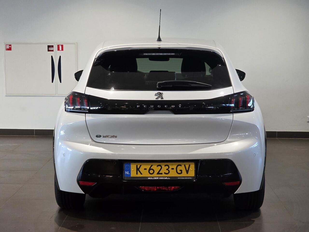 Peugeot e-208 Allure Pack EV 3-FASEN 50kWh 136pk | 3D i-COCKPIT®| PARELMOER! | ADAPTIVE CRUISE | KEYLESS | STOELVERW. | LED | ISOFIX | NAVI | 180° CAMERA |