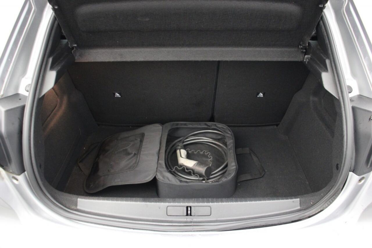 Peugeot e-208 Allure PremiÃ?re 50 kWh - Digitaal Cockpit, Carplay, , Camera,, Half Leer, Stoelverw. SOH 90,4%