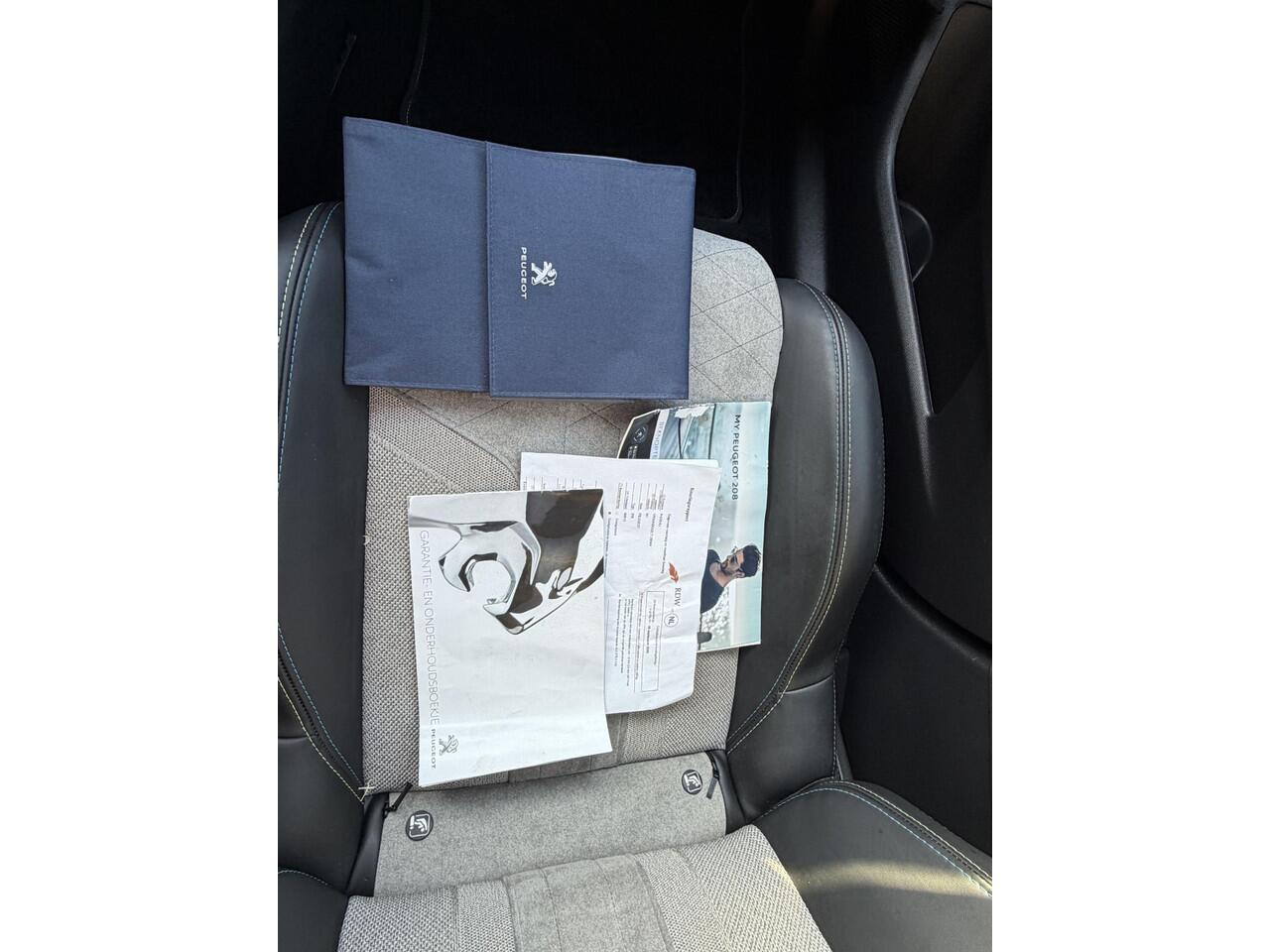 Peugeot e-208 EV GT 350 50 kWh SOH 95% | MULTIMEDIA | NAVIGATIE | AIRCO/ECC | APPLE CARPLAY/ANDROID AUTO | CRUISECONTROL | CAMERA | SPORT STOELEN | PARKEERSENSOREN |