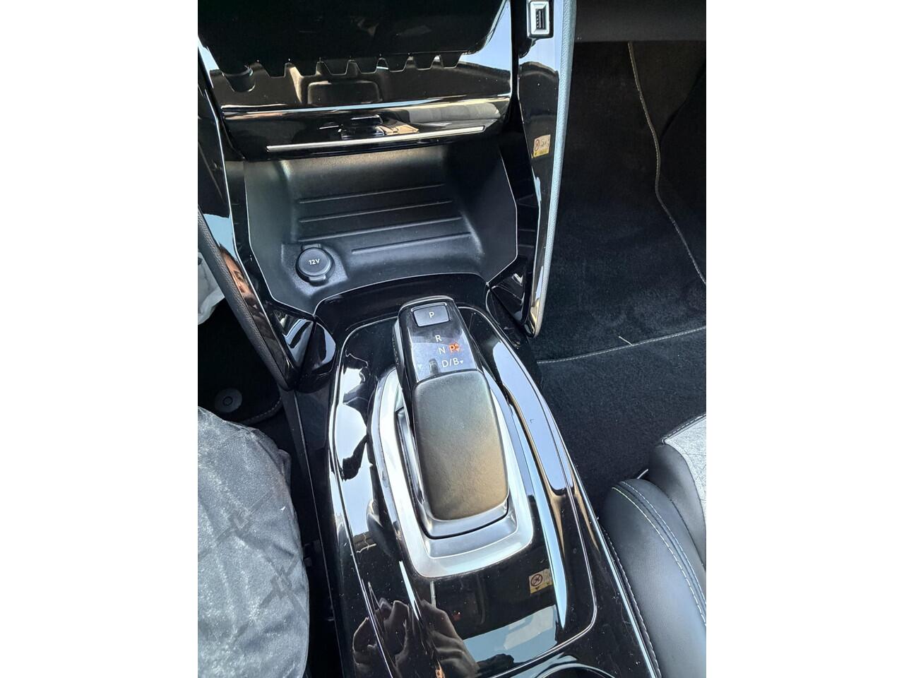 Peugeot e-208 EV GT 350 50 kWh SOH 95% | MULTIMEDIA | NAVIGATIE | AIRCO/ECC | APPLE CARPLAY/ANDROID AUTO | CRUISECONTROL | CAMERA | SPORT STOELEN | PARKEERSENSOREN |