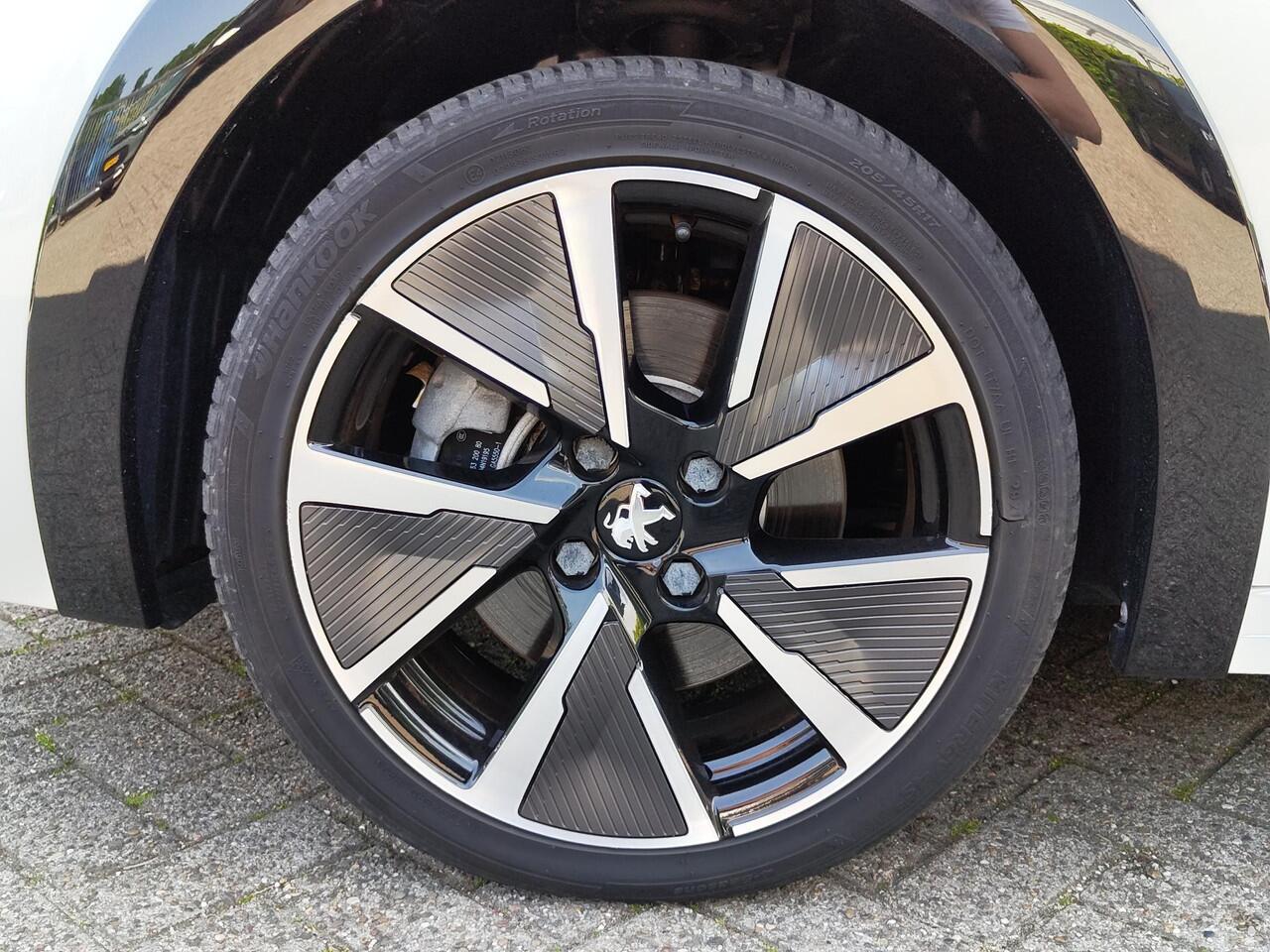 Peugeot e-208 GT EV 3-FASEN 50kWh 136pk | BLACK DIAMOND | PANODAK | NAVI | STOELVERW. | CAMERA | DODEHOEKBEW. | DRAADLOZE TELEFOONLADER