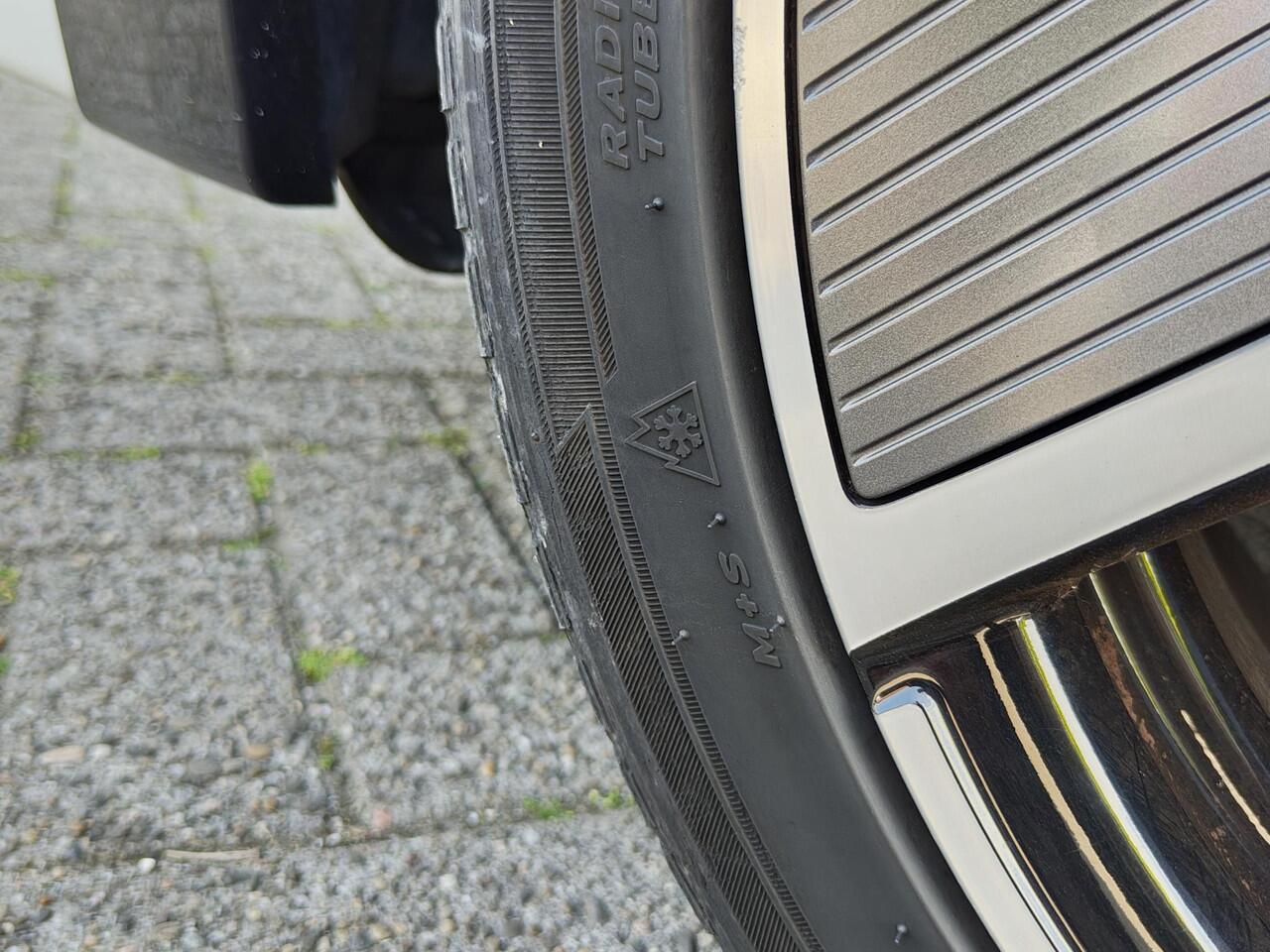 Peugeot e-208 GT EV 3-FASEN 50kWh 136pk | BLACK DIAMOND | PANODAK | NAVI | STOELVERW. | CAMERA | DODEHOEKBEW. | DRAADLOZE TELEFOONLADER