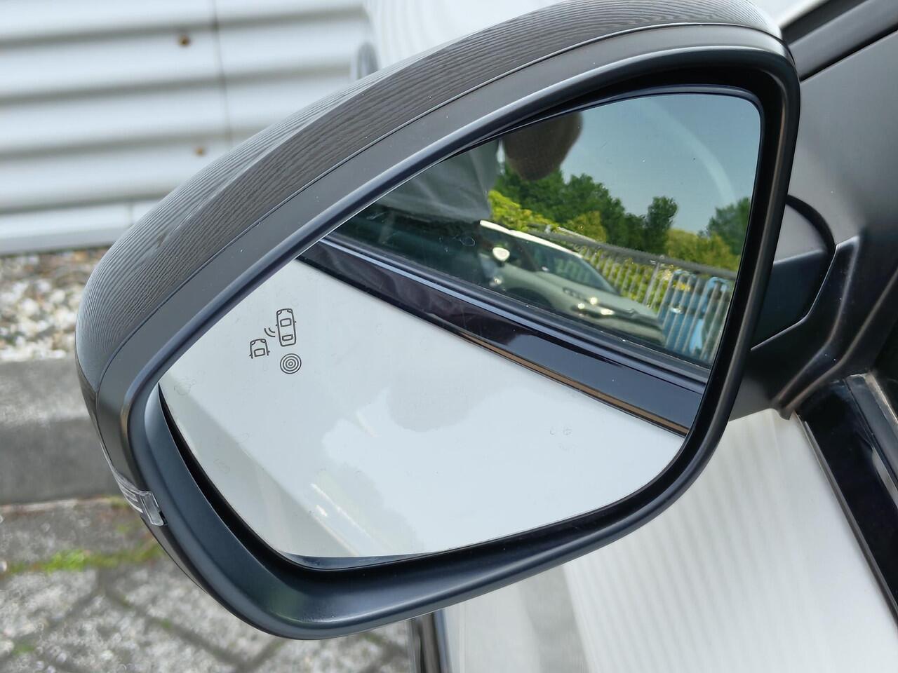 Peugeot e-208 GT EV 3-FASEN 50kWh 136pk | BLACK DIAMOND | PANODAK | NAVI | STOELVERW. | CAMERA | DODEHOEKBEW. | DRAADLOZE TELEFOONLADER