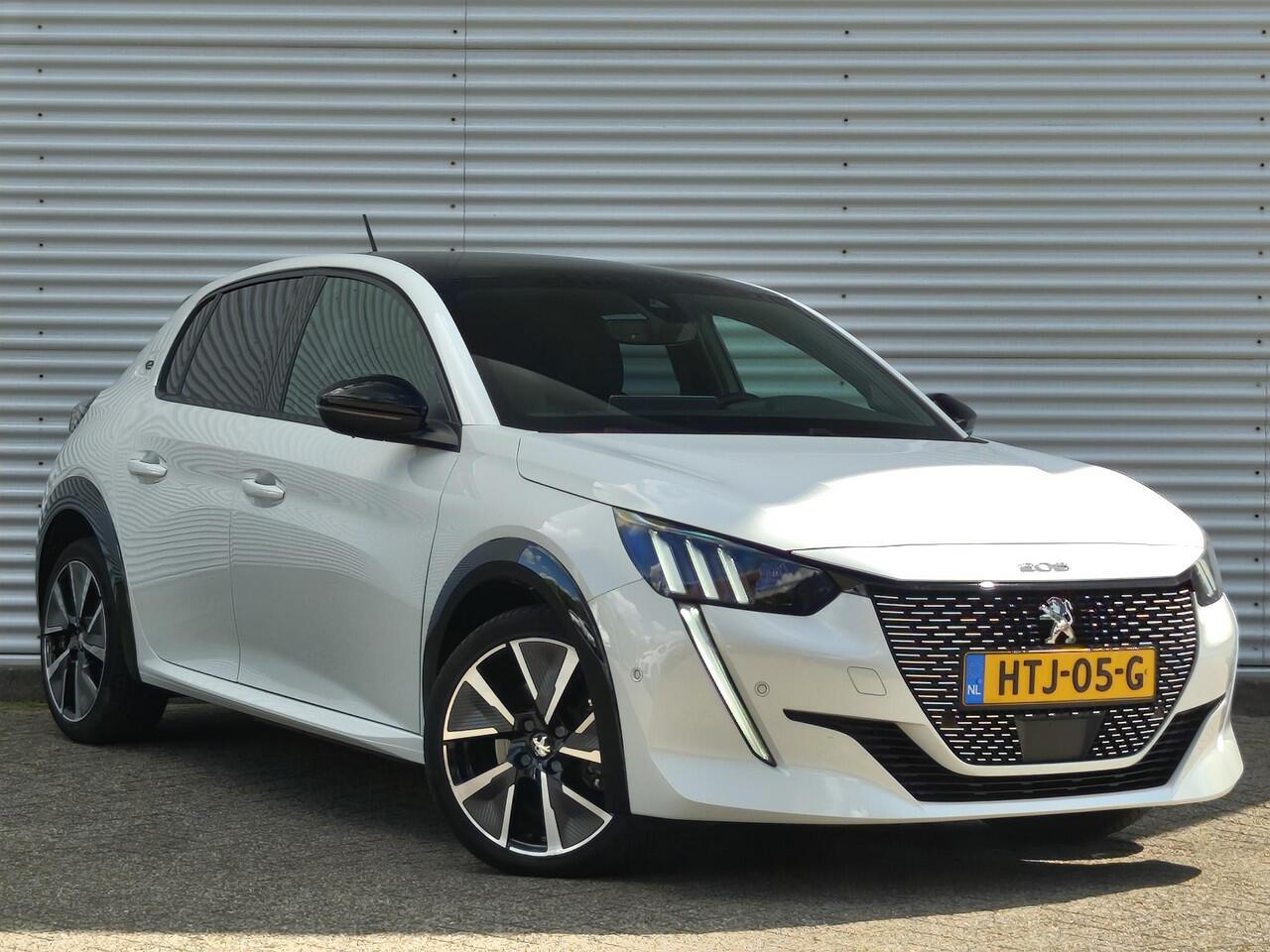 Peugeot e-208 GT EV 3-FASEN 50kWh 136pk | BLACK DIAMOND | PANODAK | NAVI | STOELVERW. | CAMERA | DODEHOEKBEW. | DRAADLOZE TELEFOONLADER