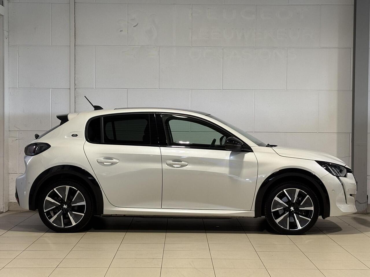 Peugeot e-208 GT Pack EV 3-FASEN 50kWh 136pk | ALCANTARA | PANODAK | DODEHOEKBEW. | ADAPTIVE CRUISE | NAVI | STOELVERW. | CAMERA | DAB+ | LM-VELGEN 17" |