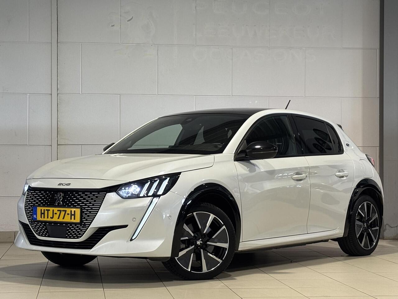 Peugeot e-208 GT Pack EV 3-FASEN 50kWh 136pk | ALCANTARA | PANODAK | DODEHOEKBEW. | ADAPTIVE CRUISE | NAVI | STOELVERW. | CAMERA | DAB+ | LM-VELGEN 17" |