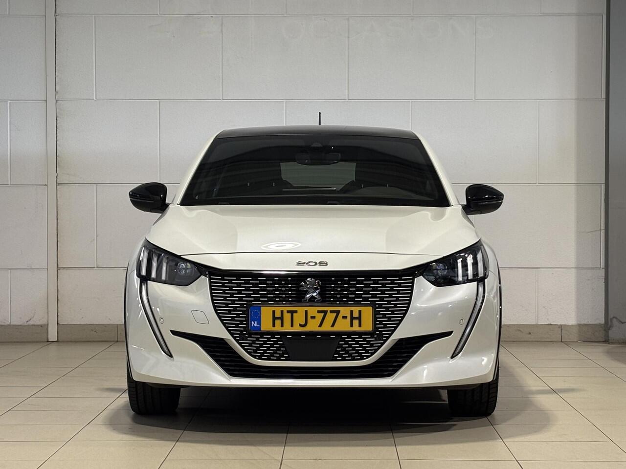 Peugeot e-208 GT Pack EV 3-FASEN 50kWh 136pk | ALCANTARA | PANODAK | DODEHOEKBEW. | ADAPTIVE CRUISE | NAVI | STOELVERW. | CAMERA | DAB+ | LM-VELGEN 17" |
