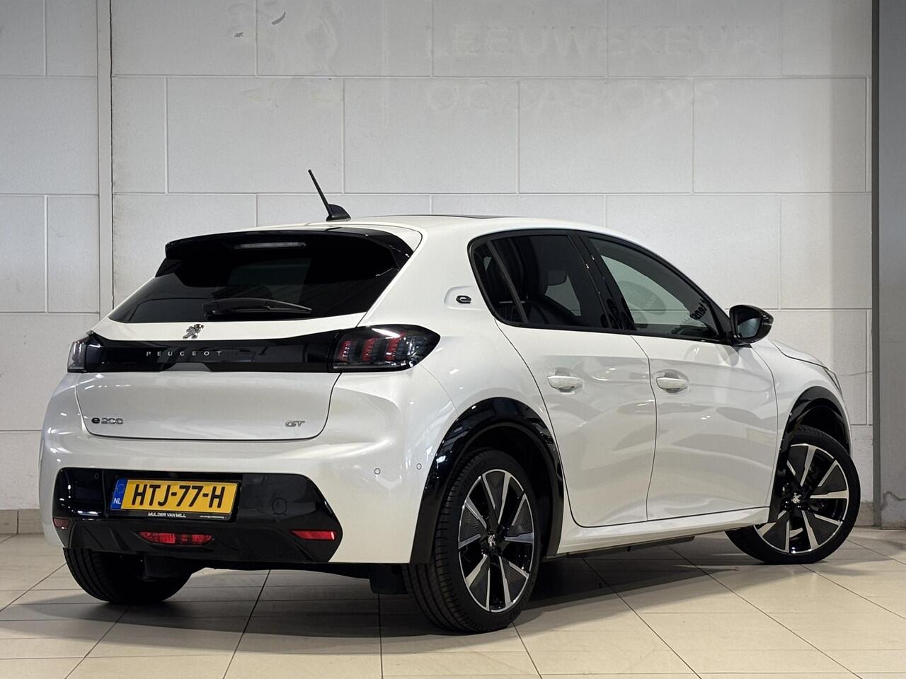 Peugeot e-208 GT Pack EV 3-FASEN 50kWh 136pk | ALCANTARA | PANODAK | DODEHOEKBEW. | ADAPTIVE CRUISE | NAVI | STOELVERW. | CAMERA | DAB+ | LM-VELGEN 17" |