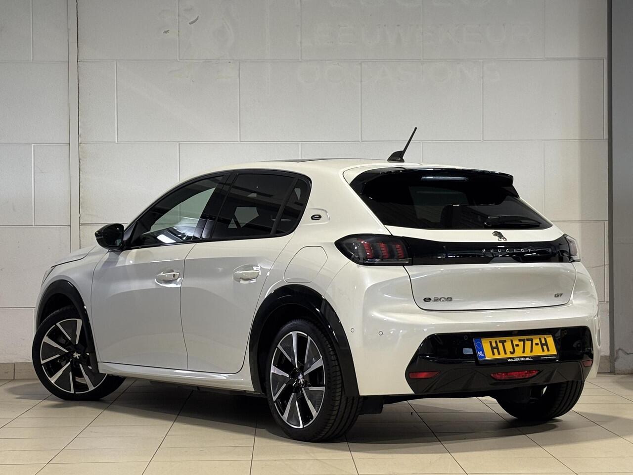 Peugeot e-208 GT Pack EV 3-FASEN 50kWh 136pk | ALCANTARA | PANODAK | DODEHOEKBEW. | ADAPTIVE CRUISE | NAVI | STOELVERW. | CAMERA | DAB+ | LM-VELGEN 17" |