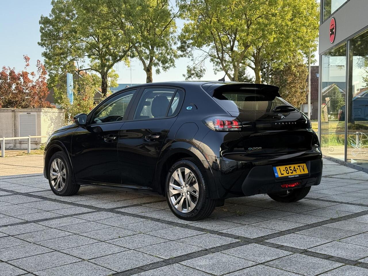 Peugeot e-208 EV Aut. Active Pack 50 kWh | Navi | Carplay | Stoel Verwarming | Cruise Control |
