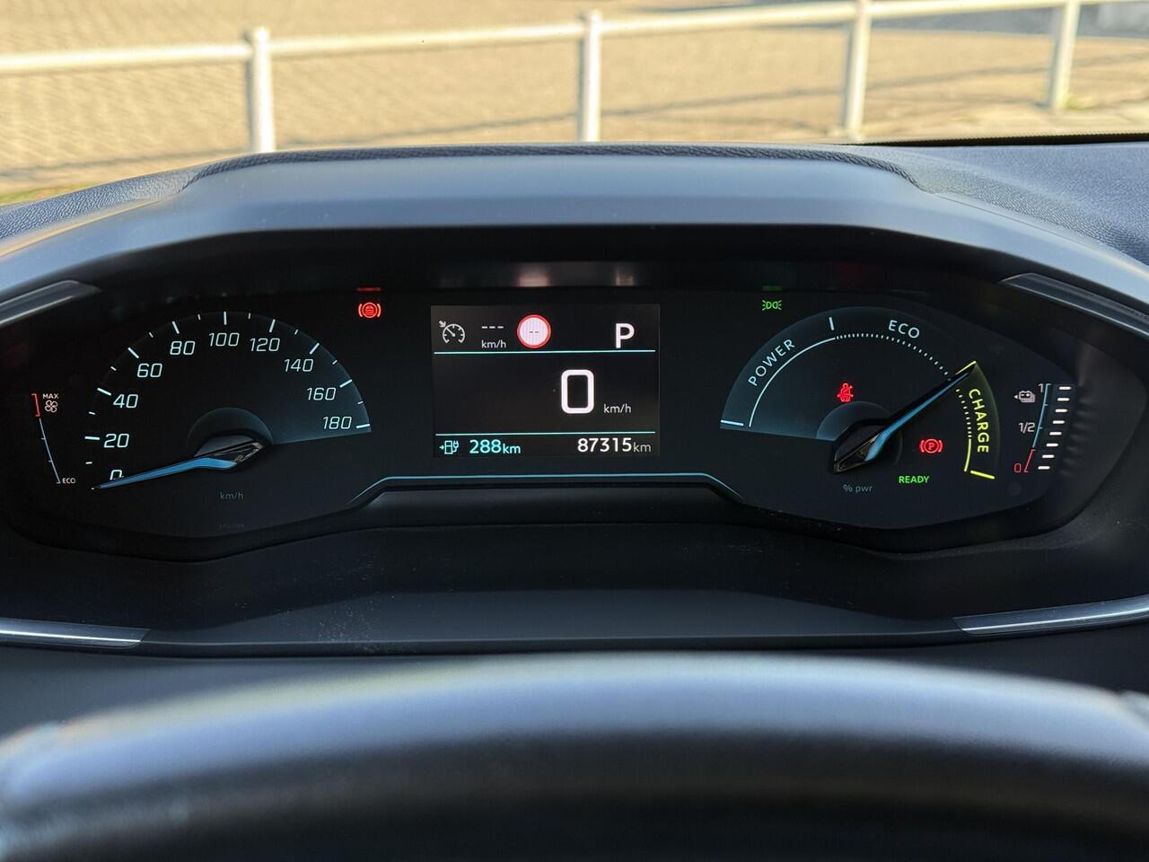 Peugeot e-208 EV Aut. Active Pack 50 kWh | Navi | Carplay | Stoel Verwarming | Cruise Control |