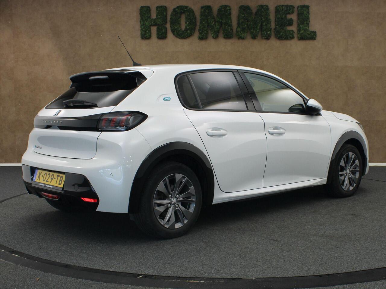 Peugeot e-208 EV Allure 50 kWh - SOH 93%! - ORIGINEEL NEDERLANDSE AUTO - APPLE CARPLAY/ANDROID AUTO - CRUISE CONTROL - BLUETOOTH TELEFOONVOORBEREIDING - KEYLESS ENTRY/START - HALF LEDEREN BEKLEDING - STOELVERWARMING