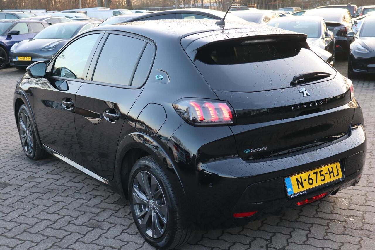 Peugeot e-208 EV Allure Pack 50 kWh 90,1% SOH, BTW Auto, Apple Carplay, Cruise control, Camera, Climate control, Lichtmetalen wielen, BTW Auto