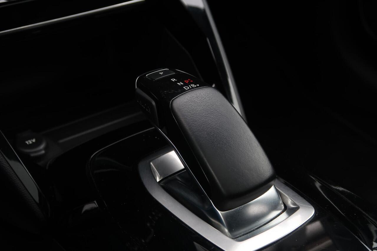 Peugeot e-208 EV GT 350 50 kWh PANO/ VIRTUAL COCKPIT/ CAM/ CARPLAY/ CRUISE/ CLIMA