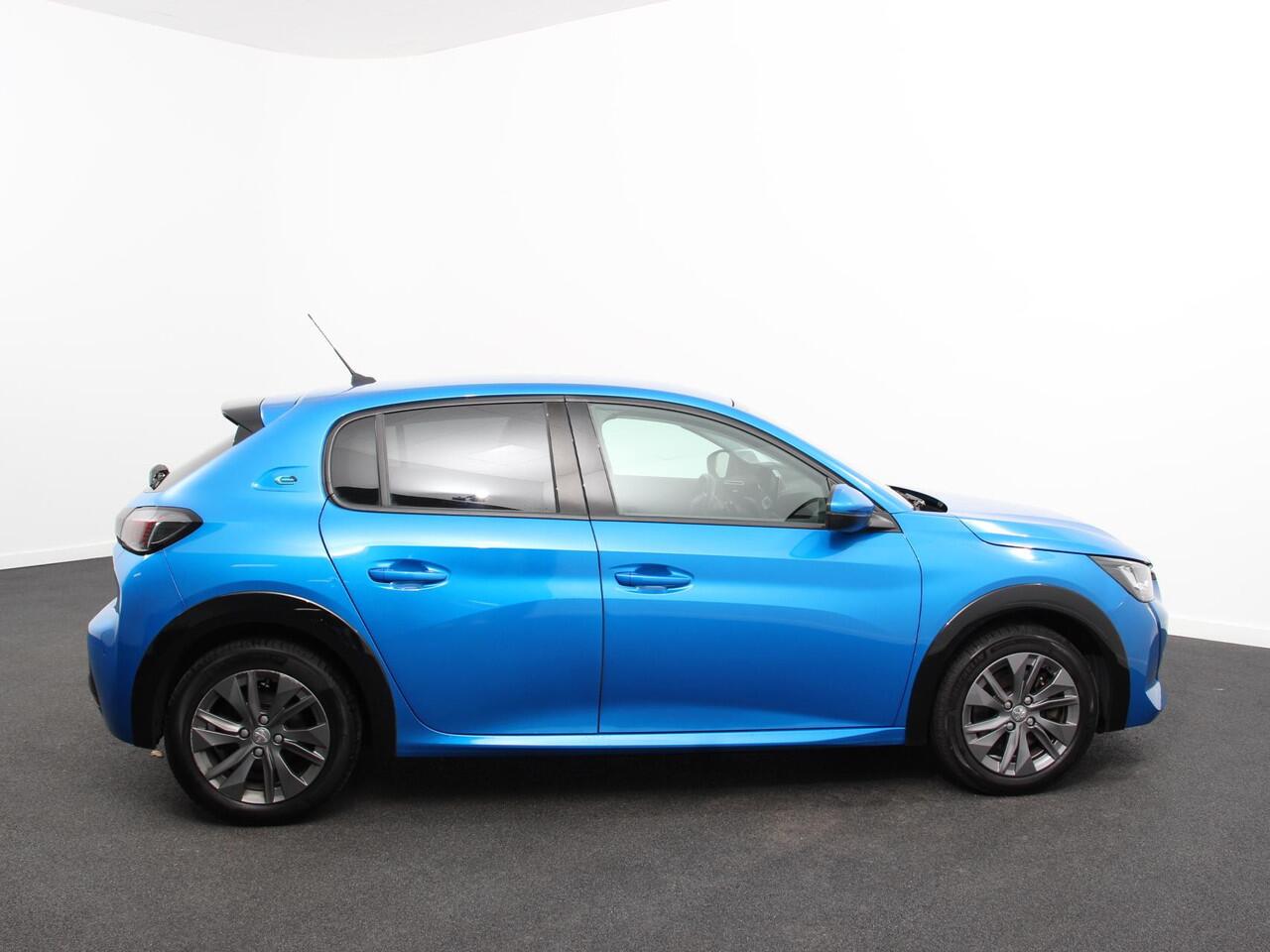 Peugeot e-208 EV Allure 50 kWh SOH 89.8 % | Climate control | Cruise control | LED | Camera | Parkeersensor achter | Lane assist | Navigatie | Apple Carplay/ Android Auto