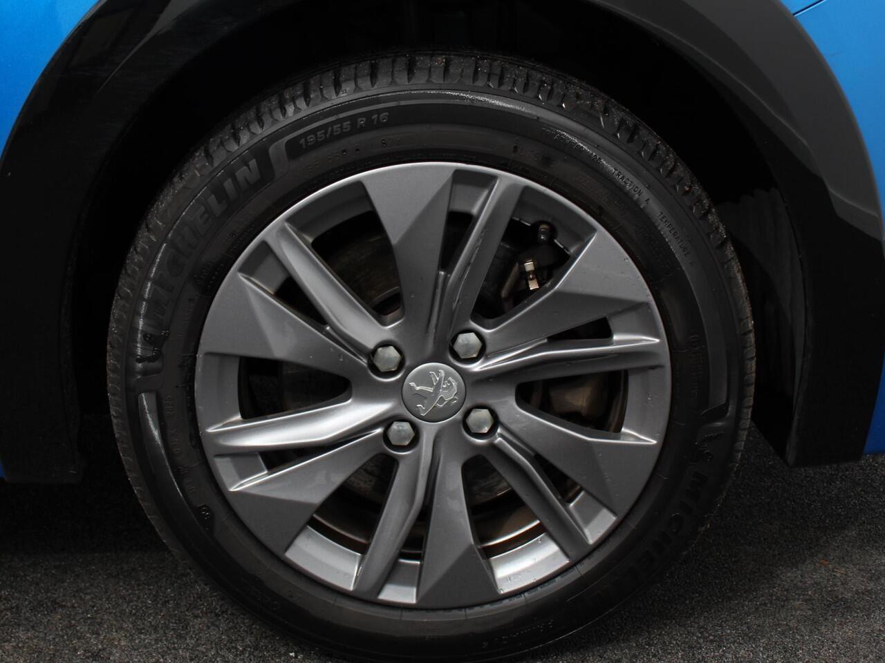 Peugeot e-208 EV Allure 50 kWh SOH 89.8 % | Climate control | Cruise control | LED | Camera | Parkeersensor achter | Lane assist | Navigatie | Apple Carplay/ Android Auto