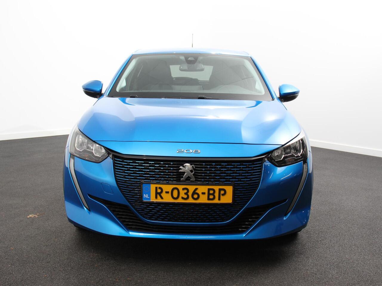 Peugeot e-208 EV Allure 50 kWh SOH 89.8 % | Climate control | Cruise control | LED | Camera | Parkeersensor achter | Lane assist | Navigatie | Apple Carplay/ Android Auto