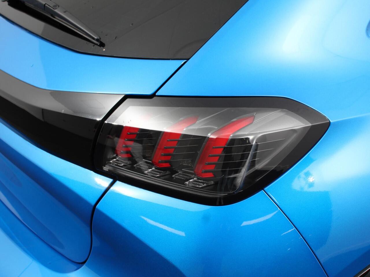 Peugeot e-208 EV Allure 50 kWh SOH 89.8 % | Climate control | Cruise control | LED | Camera | Parkeersensor achter | Lane assist | Navigatie | Apple Carplay/ Android Auto