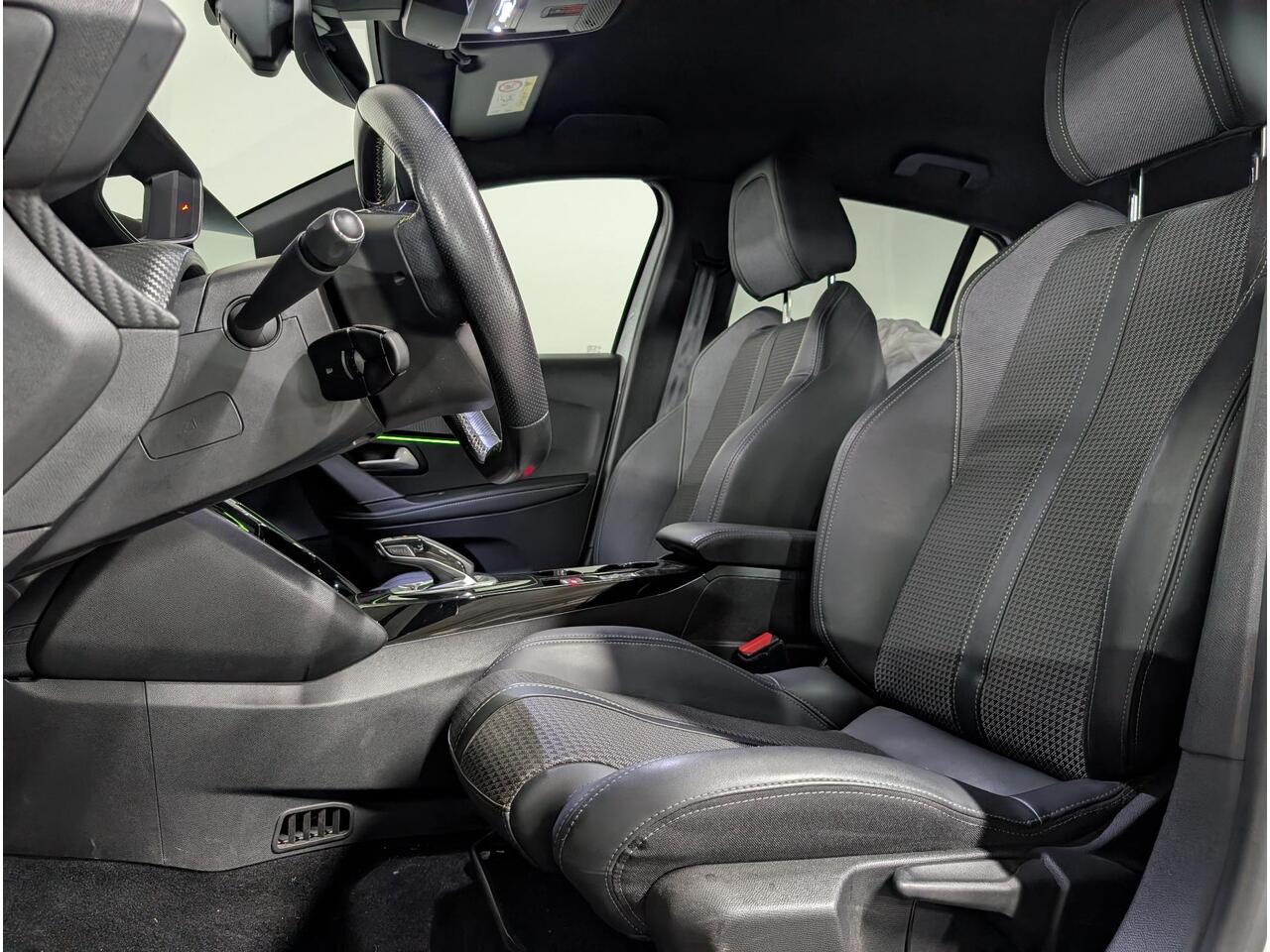 Peugeot e-208 GT EV 3-FASEN 50kWh 136pk | TWO-TONE! | NAVI | CAMERA | WARMTEPOMP | APPLE CARPLAY / ANDROID AUTO |