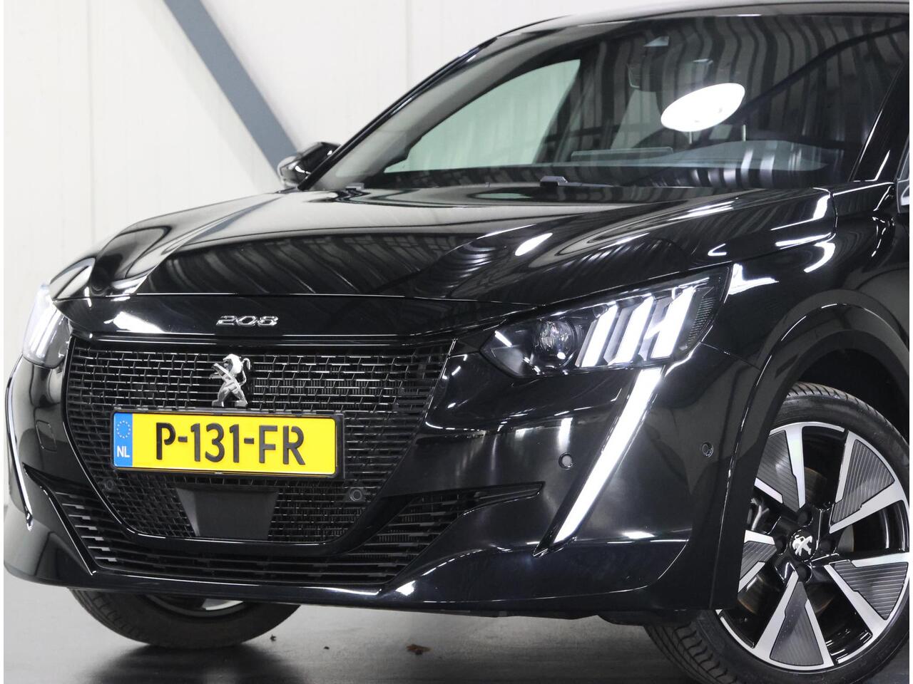 Peugeot e-208 EV GT Pack 50 kWh 136PK | 1ste eigenaar | AppleCarplay/Android Auto | 17"LMV | Camera | AUTOMAAT | Keyless | Cruise Control | Climate Control | Camera | FULL LED | Sfeerverlichting | Isofix | Privacy Glass |