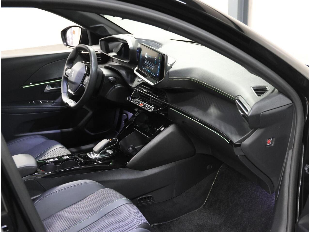 Peugeot e-208 EV GT Pack 50 kWh 136PK | 1ste eigenaar | AppleCarplay/Android Auto | 17"LMV | Camera | AUTOMAAT | Keyless | Cruise Control | Climate Control | Camera | FULL LED | Sfeerverlichting | Isofix | Privacy Glass |