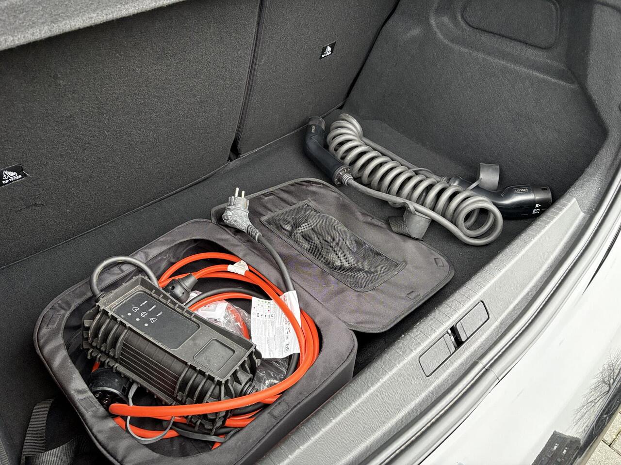 Peugeot e-208 EV Allure Pack 50 kWh | Stoelverwarming | Navigatie | Camera