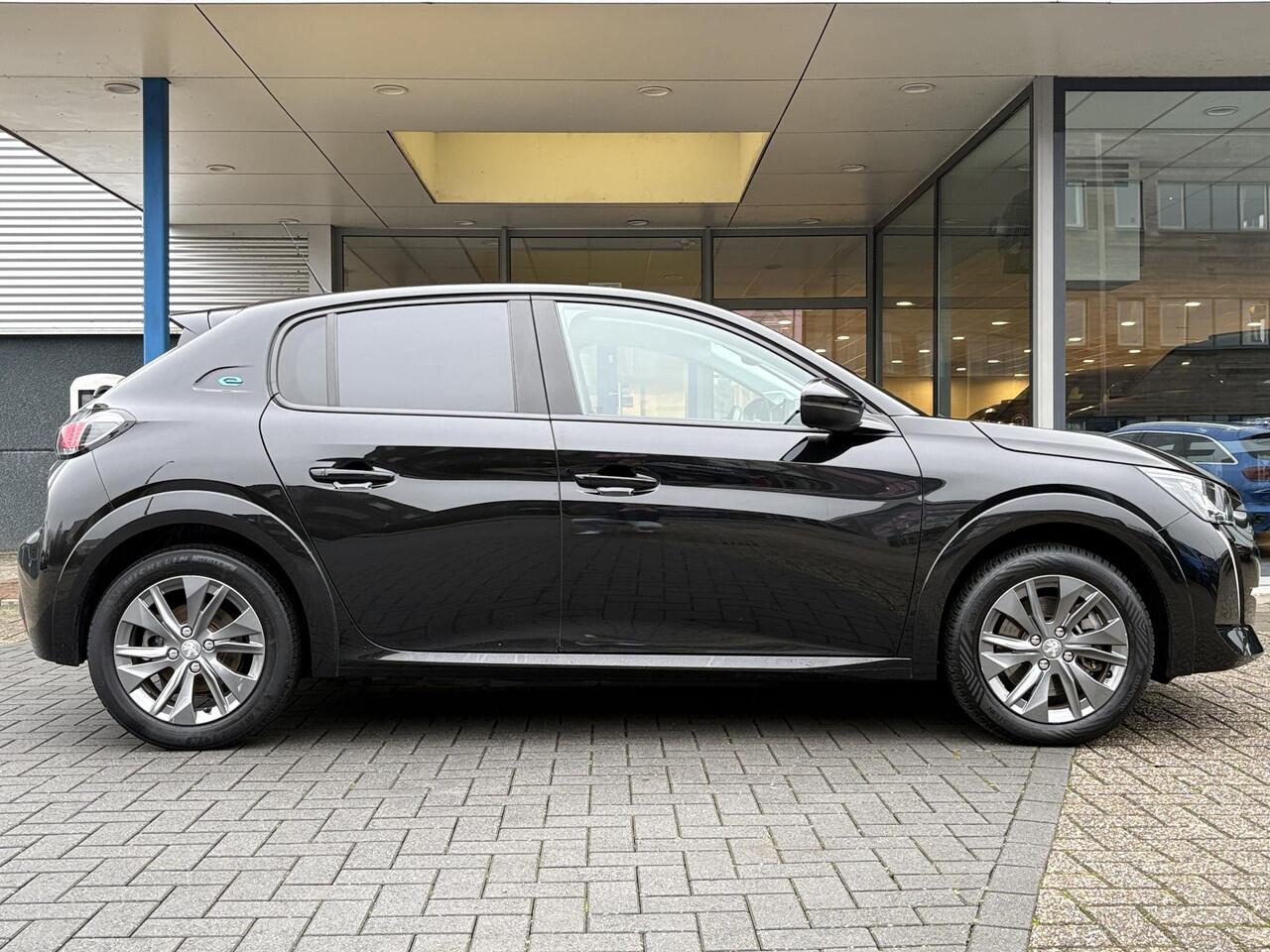 Peugeot e-208 EV Allure Pack 50 kWh | Stoelverwarming | Navigatie | Camera