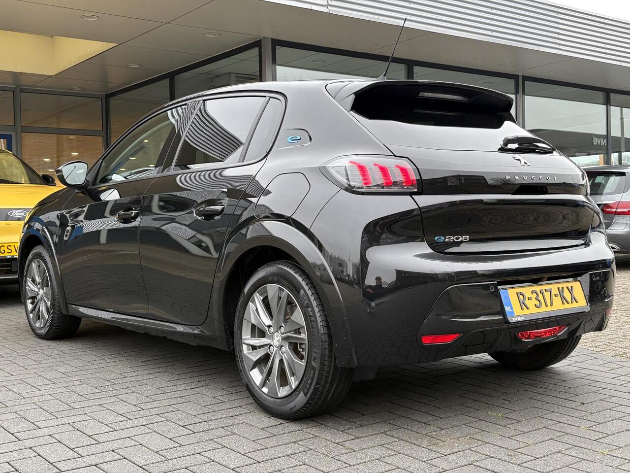 Peugeot e-208 EV Allure Pack 50 kWh | Stoelverwarming | Navigatie | Camera