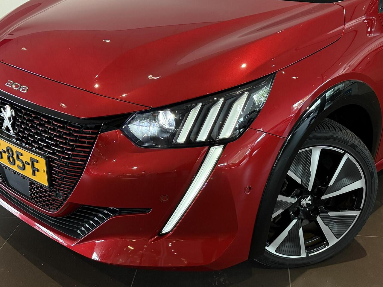 Peugeot e-208 GT Pack EV 3-FASEN 50kWh 136pk | TWO-TONE! | ALCANTARA | STOELVERW. | ADAPTIVE CRUISE | DODEHOEKBW. | NAVI | CAMERA |