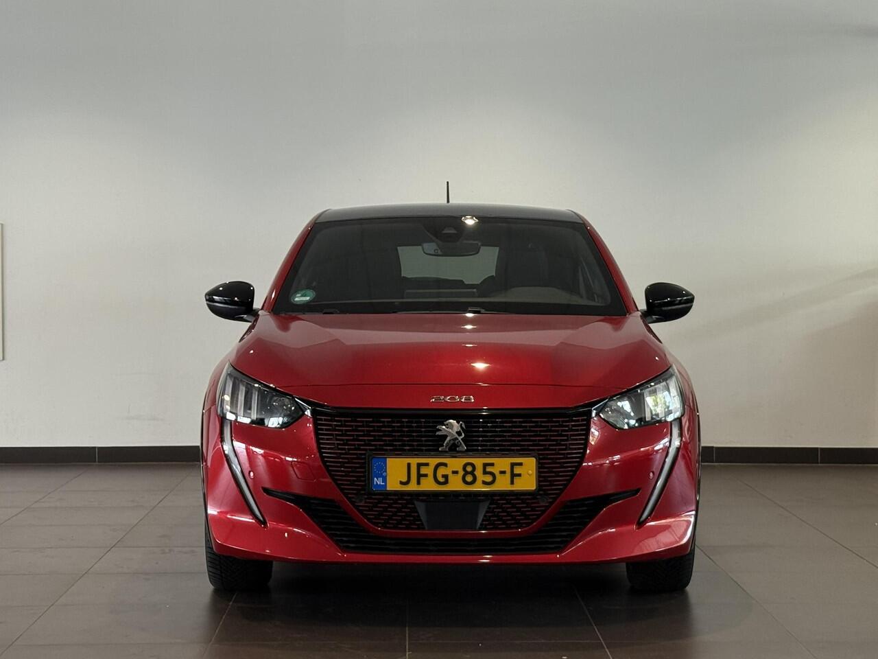 Peugeot e-208 GT Pack EV 3-FASEN 50kWh 136pk | TWO-TONE! | ALCANTARA | STOELVERW. | ADAPTIVE CRUISE | DODEHOEKBW. | NAVI | CAMERA |