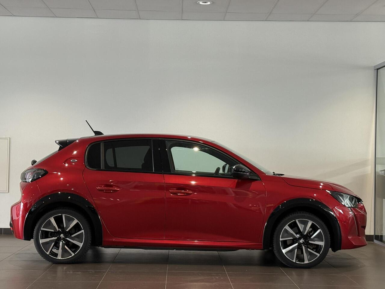 Peugeot e-208 GT Pack EV 3-FASEN 50kWh 136pk | TWO-TONE! | ALCANTARA | STOELVERW. | ADAPTIVE CRUISE | DODEHOEKBW. | NAVI | CAMERA |